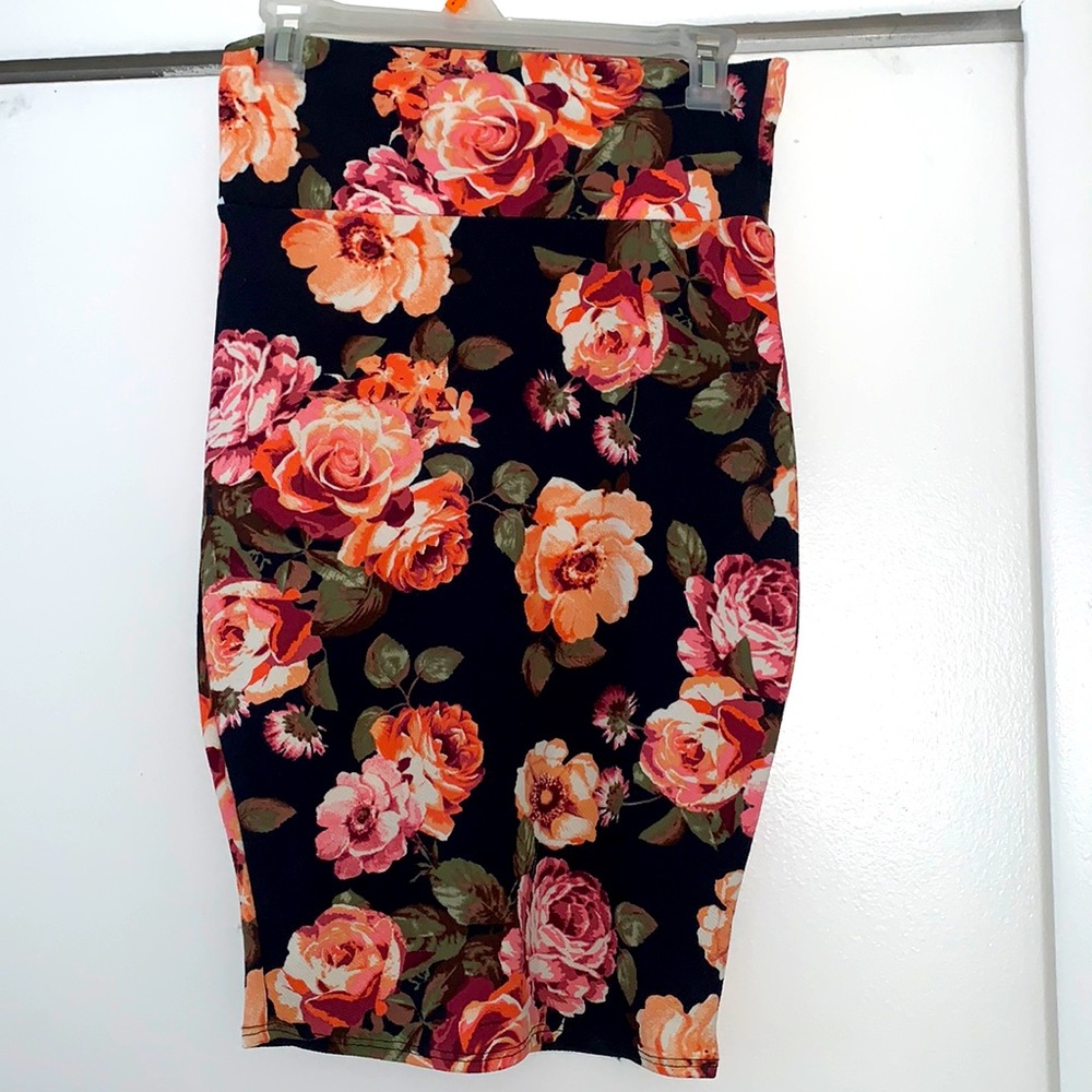 Floral pattern pencil skirt